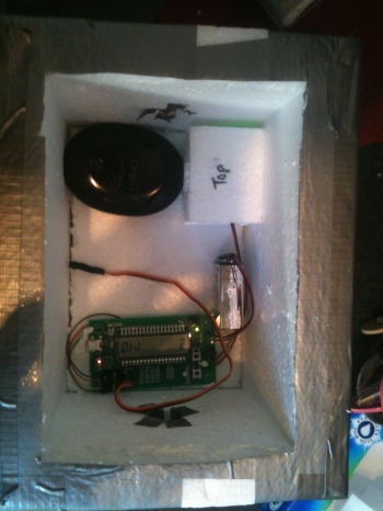 During the test the box was sealed with a polystyrene lid.